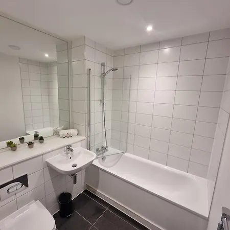 Trafford Suite Modern 1 Bed With Cinema Room Manchester Exterior photo