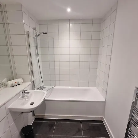 Trafford Suite Modern 1 Bed With Cinema Room Manchester Exterior photo