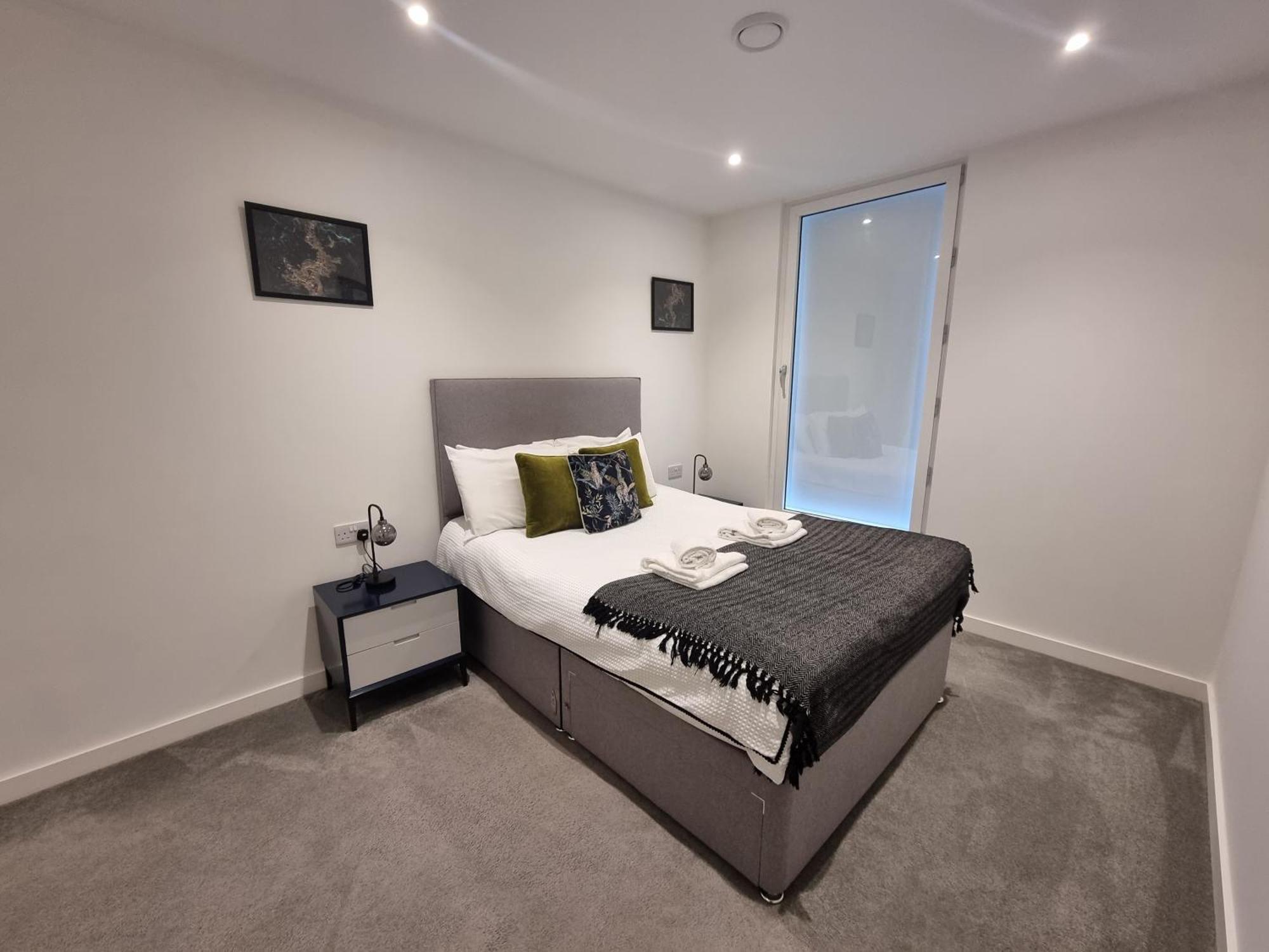 Trafford Modern 1 Bed With Cinema Apartment