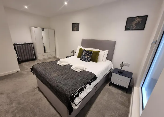 Trafford Suite Modern 1 Bed With Cinema Room